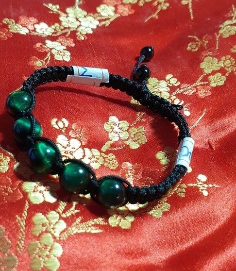 Vòng đeo tay 5 hột đá mắc hổ màu xanh M305