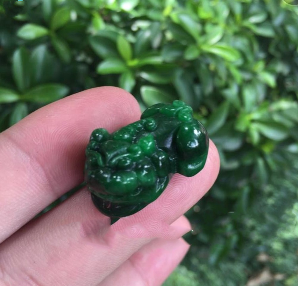 Mặt dây chuyền tỳ hưu cẩm thạch xanh lá cây M04