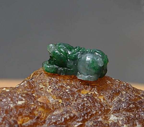 Mặt dây chuyền tỳ hưu mắt hổ xanh lá cây M01