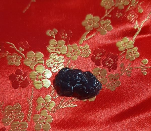 Mặt nhẫn tỳ hưu cẩm thạch đen M402