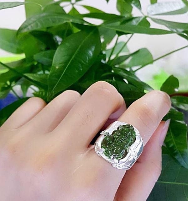 Mặt nhẫn tỳ hưu cẩm thạch xanh lá cây M402